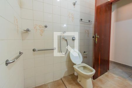 Casa para alugar com 228m², 4 quartos e 4 vagas Casa para alugar com 228m², 4 quartos e 4 vagasBanheiro 2