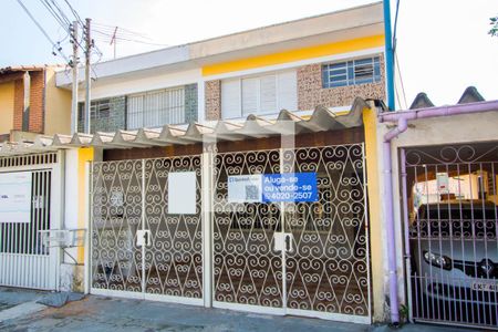 Casa para alugar com 180m², 3 quartos e 2 vagas Casa para alugar com 180m², 3 quartos e 2 vagasFachada