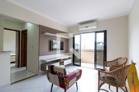 Detalhe da sala de apartamento para alugar com 1 quarto, 55m² em Canto do Forte, Praia Grande