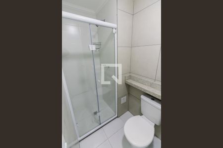 Banheiro da Suíte de apartamento para alugar com 1 quarto, 29m² em Parque Industrial Tomas Edson, São Paulo