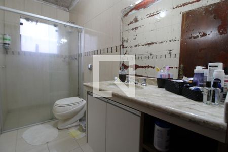 Banheiro da suíte de casa à venda com 3 quartos, 160m² em Parque Alves de Lima, São Paulo