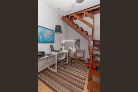 Casa à venda com 260m², 4 quartos e 3 vagas Casa à venda com 260m², 4 quartos e 3 vagasEscritório 2