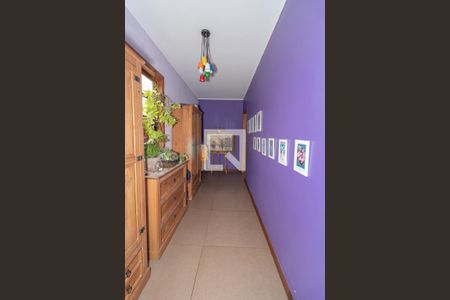 Casa à venda com 260m², 4 quartos e 3 vagas Casa à venda com 260m², 4 quartos e 3 vagasCorredor