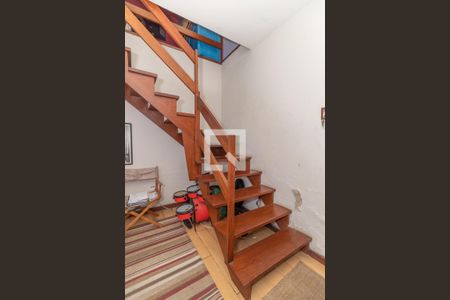 Casa à venda com 260m², 4 quartos e 3 vagas Casa à venda com 260m², 4 quartos e 3 vagasEscritório 2