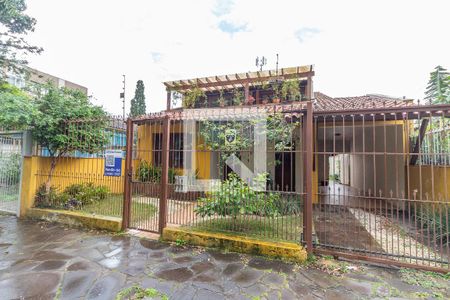 Casa à venda com 260m², 4 quartos e 3 vagas Casa à venda com 260m², 4 quartos e 3 vagasFachada