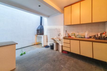 Casa à venda com 160m², 3 quartos e 1 vagaÁrea de Serviço / Quintal