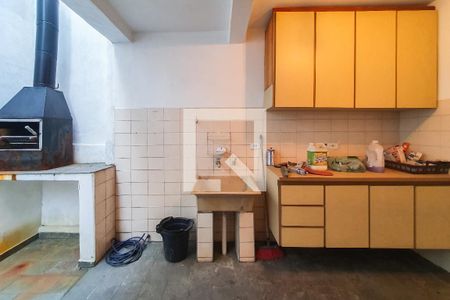 Casa à venda com 160m², 3 quartos e 1 vagaÁrea de Serviço / Quintal