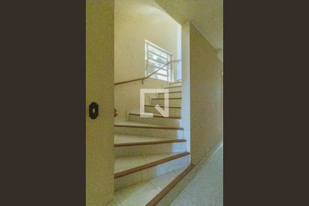 Apartamento à venda com 56m², 2 quartos e sem vagaEscada