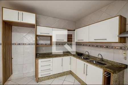 Casa à venda com 360m², 4 quartos e 2 vagasCozinha