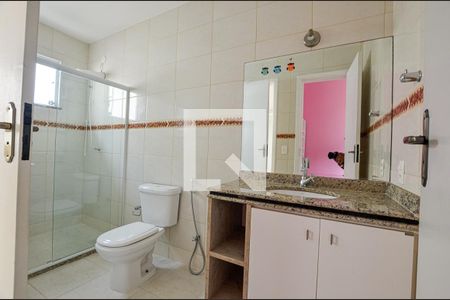 Casa à venda com 360m², 4 quartos e 2 vagasBanheiro da Suite Canadense