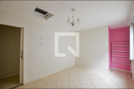 Casa à venda com 360m², 4 quartos e 2 vagasSuite Canadense