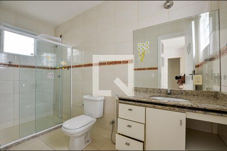 Casa à venda com 360m², 4 quartos e 2 vagasBanheiro da Suíte 2