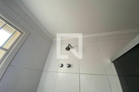 Casa à venda com 90m², 2 quartos e 3 vagasChuveiro do Banheiro Social