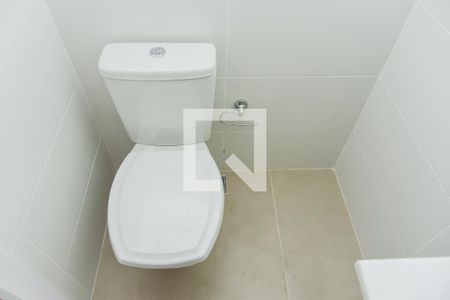 Apartamento para alugar com 66m², 2 quartos e 2 vagasDetalhe do Banheiro da Suite