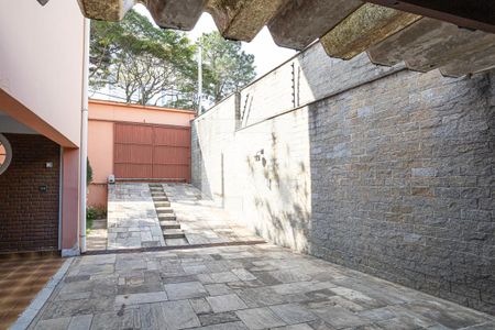 Casa para alugar com 300m², 3 quartos e 4 vagasQuintal