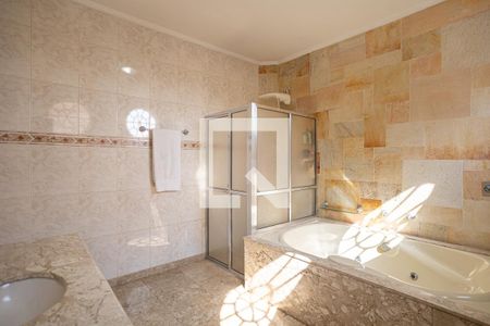 Casa para alugar com 300m², 3 quartos e 4 vagasBanheiro 2