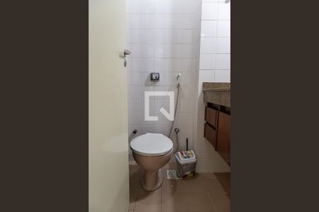 Apartamento à venda com 100m², 2 quartos e 2 vagasBanheiro social 