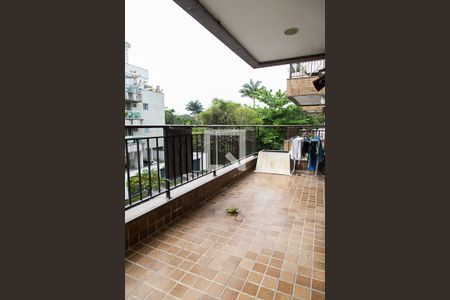 Apartamento à venda com 100m², 2 quartos e 2 vagasVaranda 