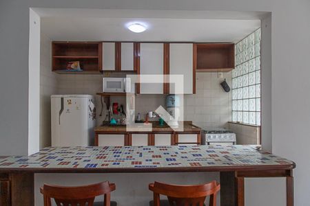 Apartamento à venda com 100m², 2 quartos e 2 vagasCozinha 
