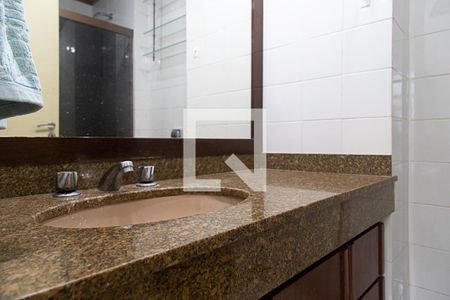 Apartamento à venda com 100m², 2 quartos e 2 vagasBanheiro da suíte 