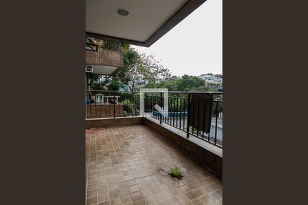 Apartamento à venda com 100m², 2 quartos e 2 vagasVaranda 