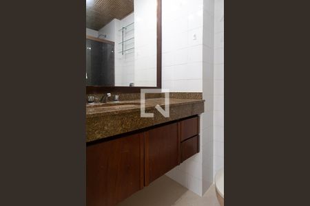 Apartamento à venda com 100m², 2 quartos e 2 vagasBanheiro da suíte 