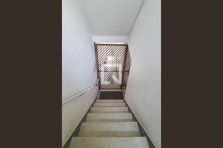 Apartamento para alugar com 54m², 1 quarto e sem vagaEscada