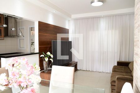 Sala de casa de condomínio para alugar com 2 quartos, 121m² em Paisagem Renoir, Cotia