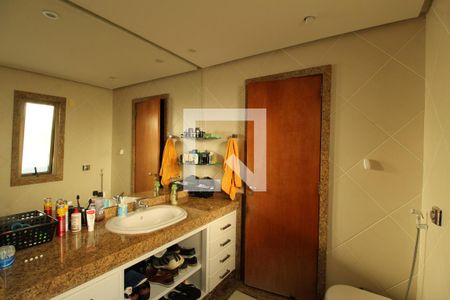 Casa à venda com 769m², 5 quartos e 4 vagasBanheiro - Suíte 3