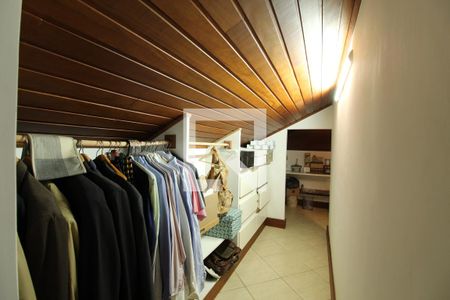 Casa à venda com 769m², 5 quartos e 4 vagasSotão 