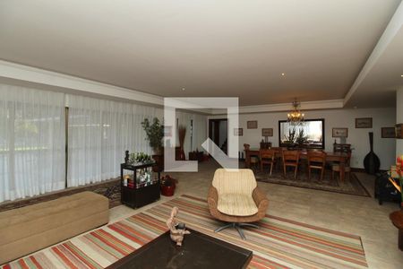 Casa à venda com 769m², 5 quartos e 4 vagasSala