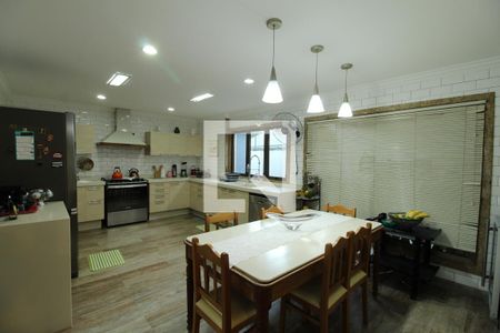 Casa à venda com 769m², 5 quartos e 4 vagasCozinha