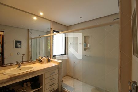 Casa à venda com 769m², 5 quartos e 4 vagasBanheiro - Suíte 2