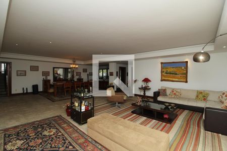 Casa à venda com 769m², 5 quartos e 4 vagasSala