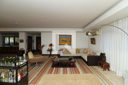 Casa à venda com 769m², 5 quartos e 4 vagasSala