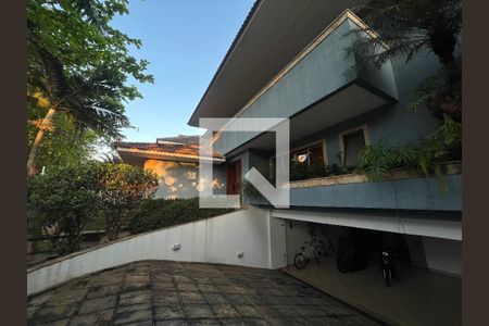 Casa à venda com 769m², 5 quartos e 4 vagasFachada