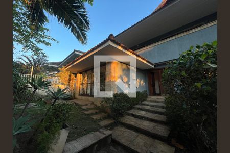 Casa à venda com 769m², 5 quartos e 4 vagasFachada