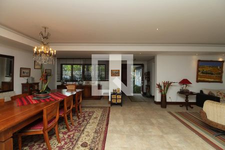 Casa à venda com 769m², 5 quartos e 4 vagasSala