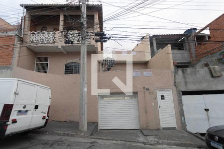 Casa à venda com 160m², 3 quartos e 2 vagas Casa à venda com 160m², 3 quartos e 2 vagasFachada