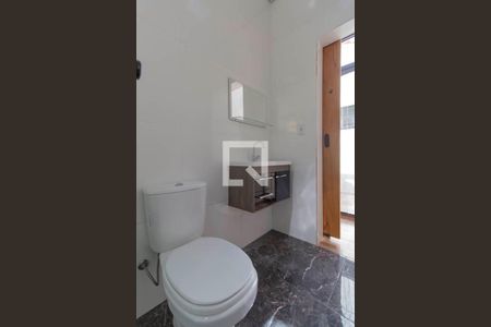 Casa para alugar com 140m², 2 quartos e 2 vagas Casa para alugar com 140m², 2 quartos e 2 vagasBanheiro