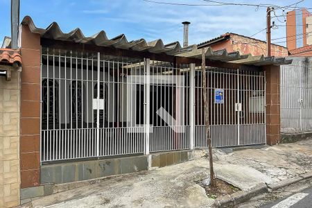 Casa à venda com 196m², 3 quartos e 4 vagasFachada + plaquinha