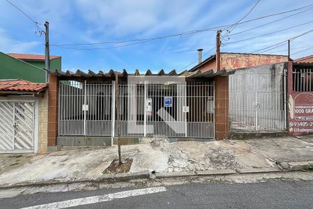 Casa à venda com 196m², 3 quartos e 4 vagasFachada + plaquinha