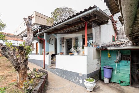 Casa à venda com 500m², 4 quartos e 4 vagasFachada Fundos