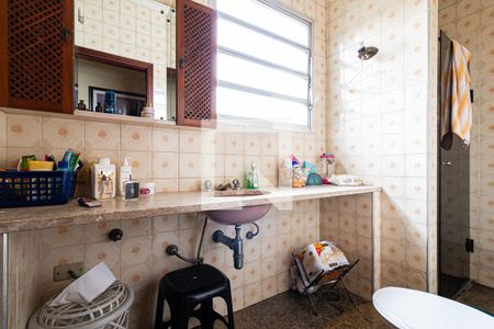 Casa à venda com 500m², 4 quartos e 4 vagasBanheiro 1