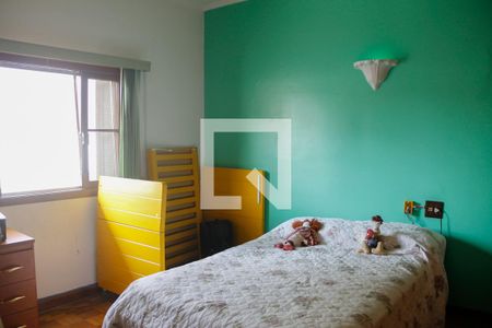 Casa à venda com 392m², 4 quartos e 8 vagas Casa à venda com 392m², 4 quartos e 8 vagasQuarto 2