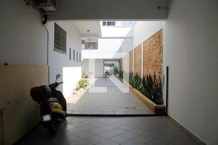 Casa à venda com 392m², 4 quartos e 8 vagas Casa à venda com 392m², 4 quartos e 8 vagasGaragem