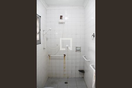 Casa à venda com 392m², 4 quartos e 8 vagas Casa à venda com 392m², 4 quartos e 8 vagasEdícula - Banheiro