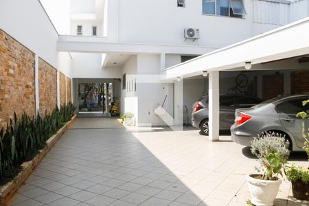 Casa à venda com 392m², 4 quartos e 8 vagas Casa à venda com 392m², 4 quartos e 8 vagasGaragem