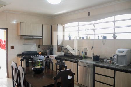 Casa à venda com 392m², 4 quartos e 8 vagas Casa à venda com 392m², 4 quartos e 8 vagasCozinha