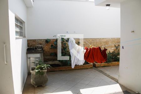 Casa à venda com 392m², 4 quartos e 8 vagas Casa à venda com 392m², 4 quartos e 8 vagasQuintal